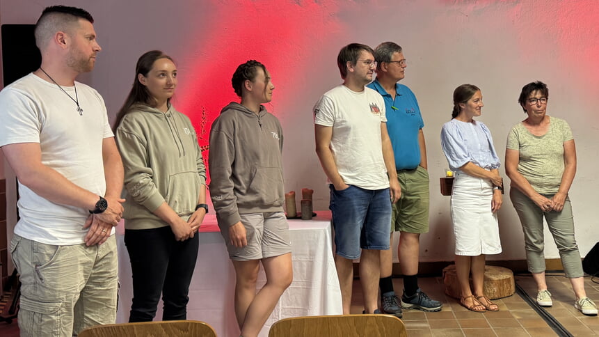 Das neue Leitungsteam (v.l.): Jan Kiepe, Luisa Neumann, Krissy Brandl, Martin Schott, Georg Hucks, Veronika Warkentin und Anette Hartmann
